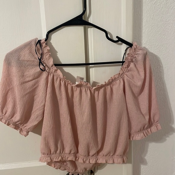 EUC Divided Crop top Off Shoulder - Picture 2 of 2